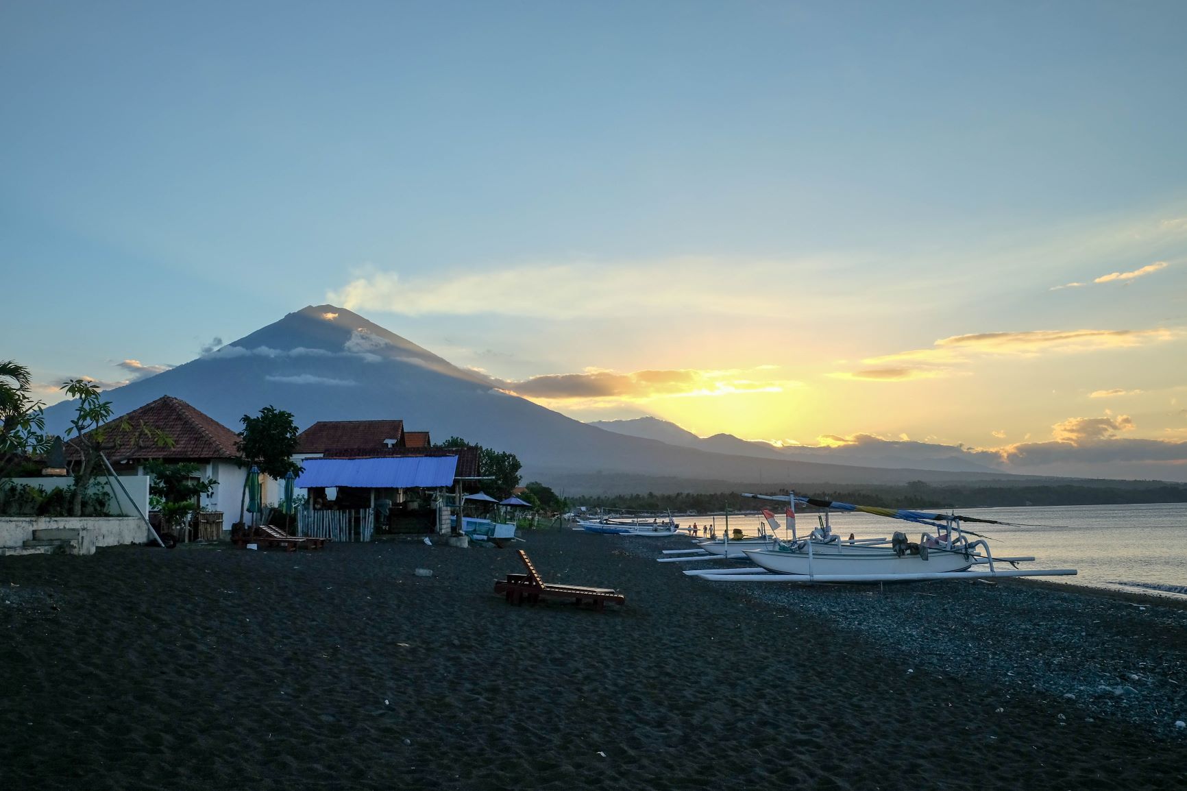 Daily life and golden sand